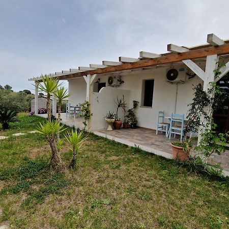 Hotel La Fragola In Campagna 6 K M Da San Pantaleo Exteriér fotografie