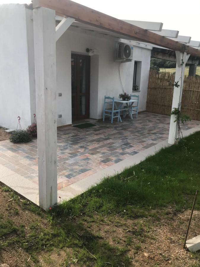 Hotel La Fragola In Campagna 6 K M Da San Pantaleo Exteriér fotografie