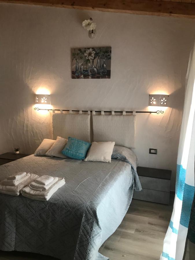 Hotel La Fragola In Campagna 6 K M Da San Pantaleo Exteriér fotografie