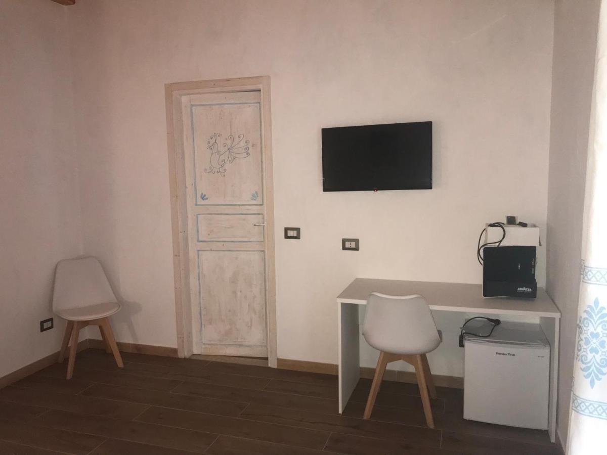 Hotel La Fragola In Campagna 6 K M Da San Pantaleo Exteriér fotografie