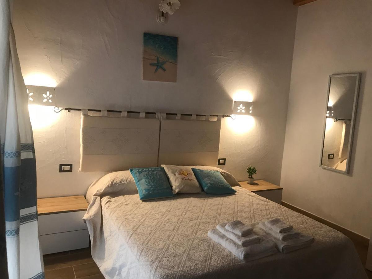 Hotel La Fragola In Campagna 6 K M Da San Pantaleo Exteriér fotografie