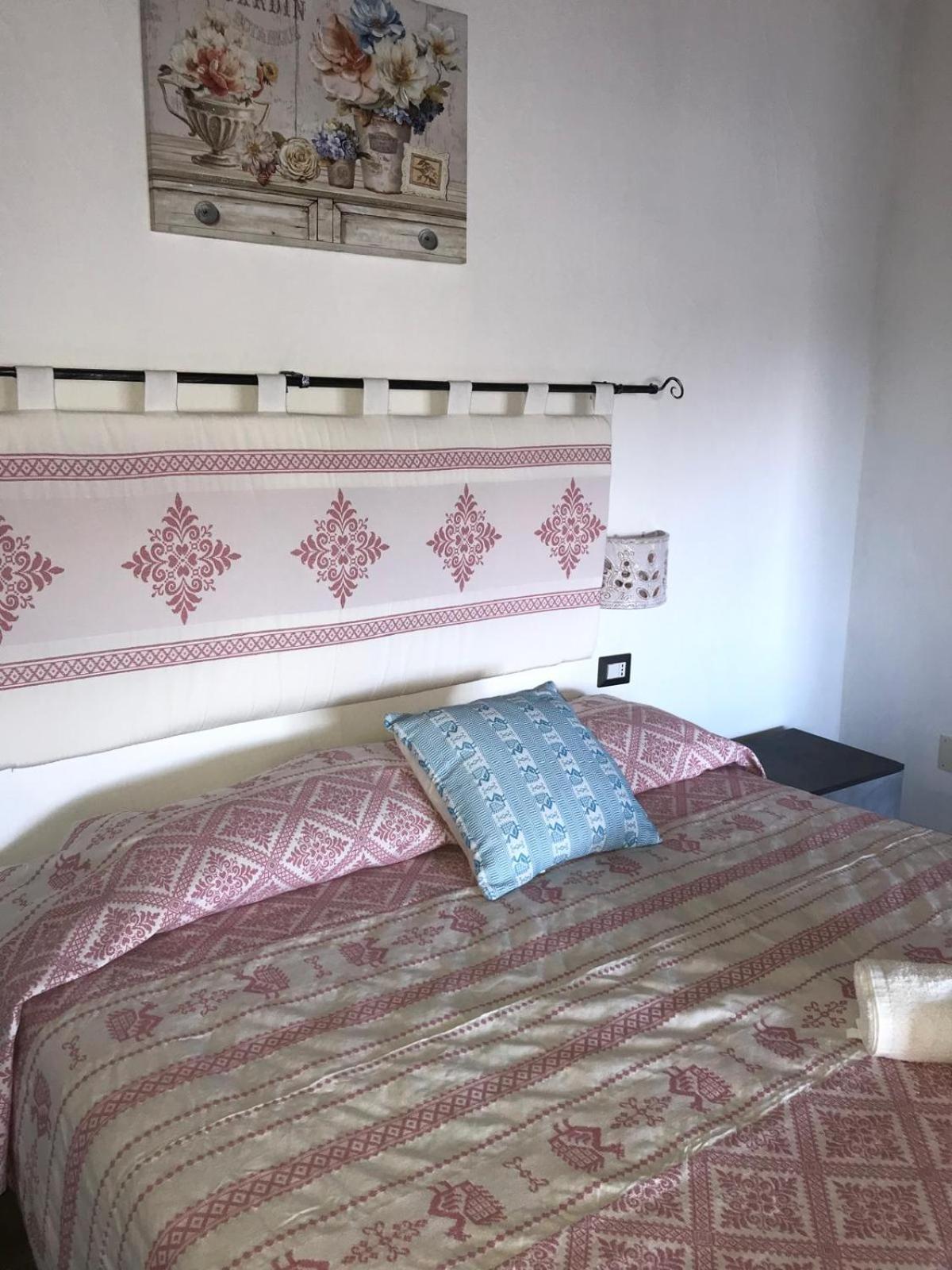 Hotel La Fragola In Campagna 6 K M Da San Pantaleo Exteriér fotografie