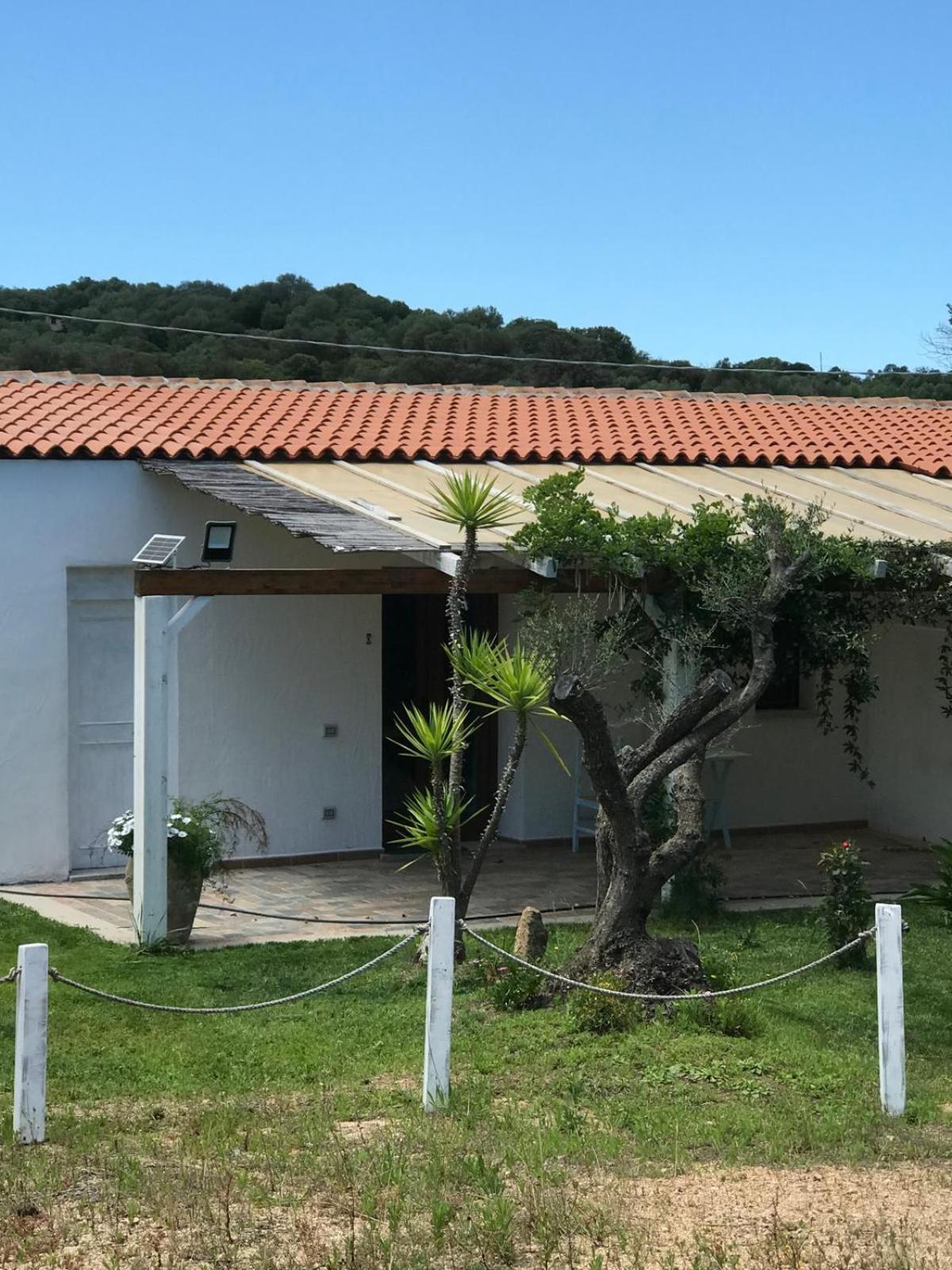 Hotel La Fragola In Campagna 6 K M Da San Pantaleo Exteriér fotografie